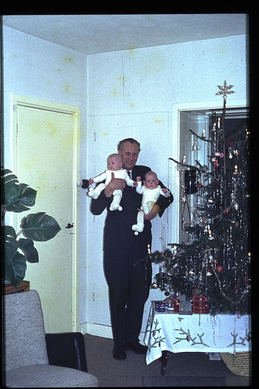 04.Delft dec 1963 Papa,Brigitte,Marion.JPG